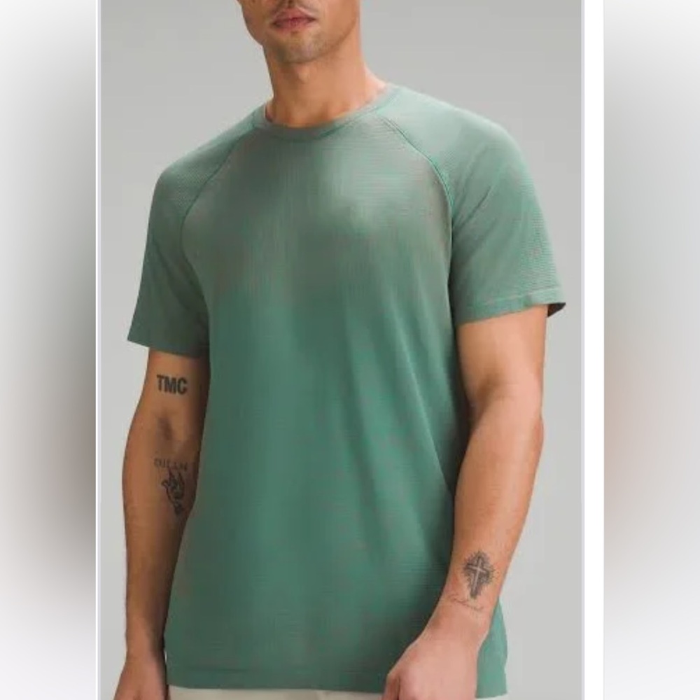 Lululemon t shirt